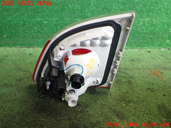 2UPJ-9238831552]BMW 525i ツーリング(PU25)(E61)左リアフィニッシャー 中古_2