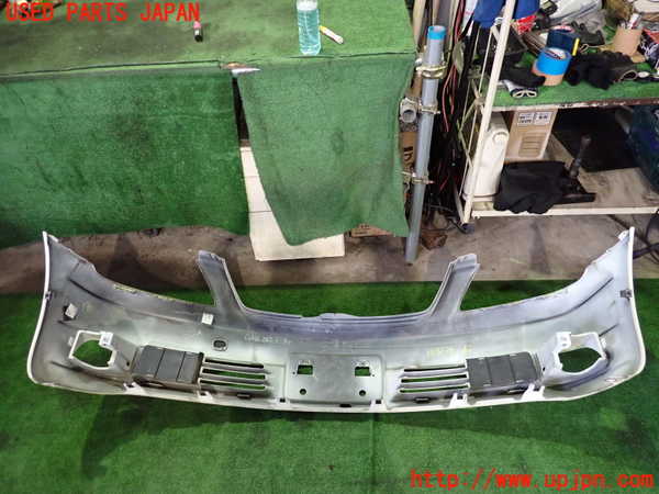2UPJ-9238841010]クラウン ロイヤル(GRS180)フロントバンパー 中古_4