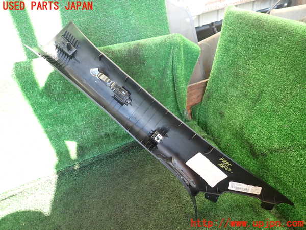 1UPJ-9238857655]ジープ・グランドチェロキー(WK36TA)右フロントピラートリム 中古_2
