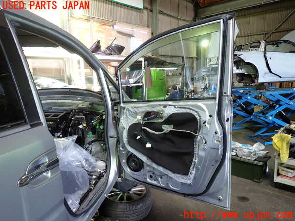 1UPJ-9238881230]ステップワゴン(RG1)右前ドア ASAHI M2H3 中古_5
