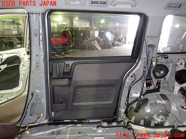 1UPJ-9238881290]ステップワゴン(RG1)右後ドア ASAHI M2L3 中古_5