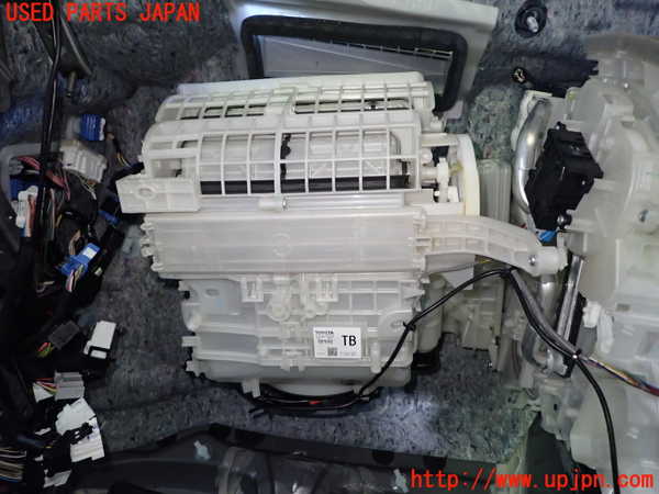 1UPJ-9238926081]レクサス・ES300h(AXZH11)エバポレーター1 中古_3