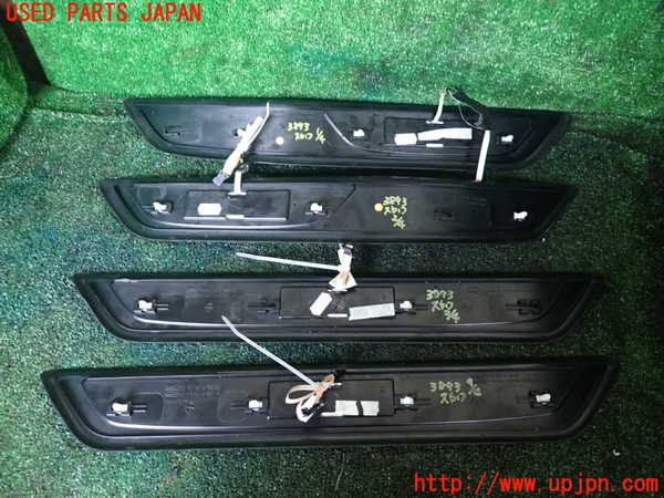 1UPJ-9238937740]BMW 740i(KA30)(F01)スカッフプレート 中古_2