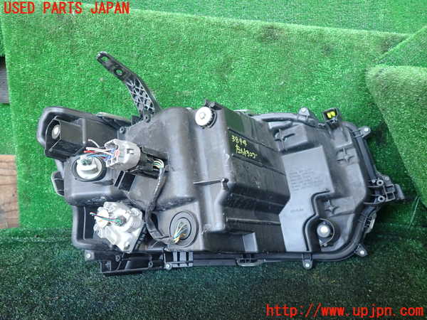 1UPJ-9238941132]ジャパン タクシー(JPN TAXI)(NTP10)左ヘッドライト ハロゲン 中古_3