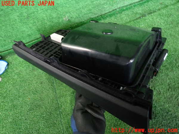 2UPJ-9238957516]BMW 523i(XG20)グローブボックス1 中古 (F10)_2