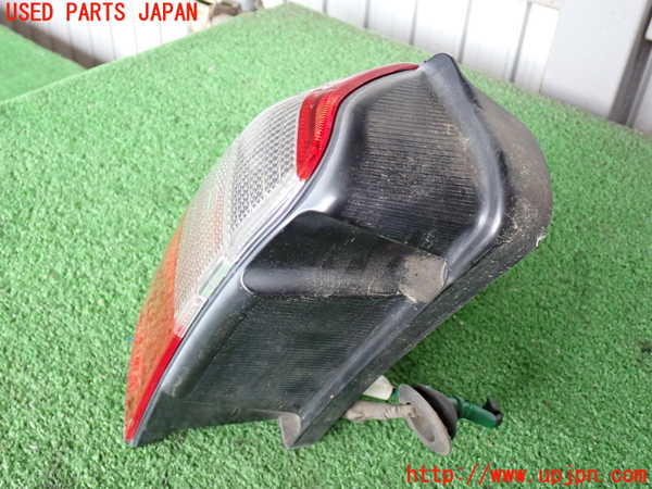 2UPJ-9238961536]ハイラックスサーフ(RZN185W)左テールランプ 中古_2