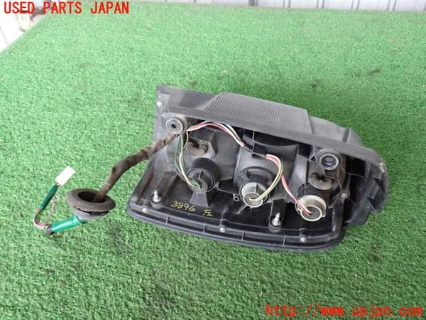 2UPJ-9238961536]ハイラックスサーフ(RZN185W)左テールランプ 中古_4