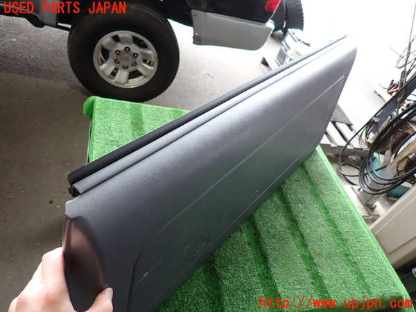 2UPJ-9238961578]ハイラックスサーフ(RZN185W)バックドア内張り 中古_4