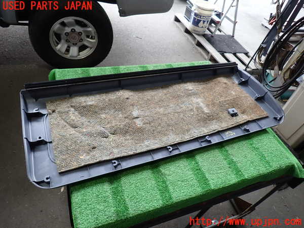 2UPJ-9238961578]ハイラックスサーフ(RZN185W)バックドア内張り 中古_5