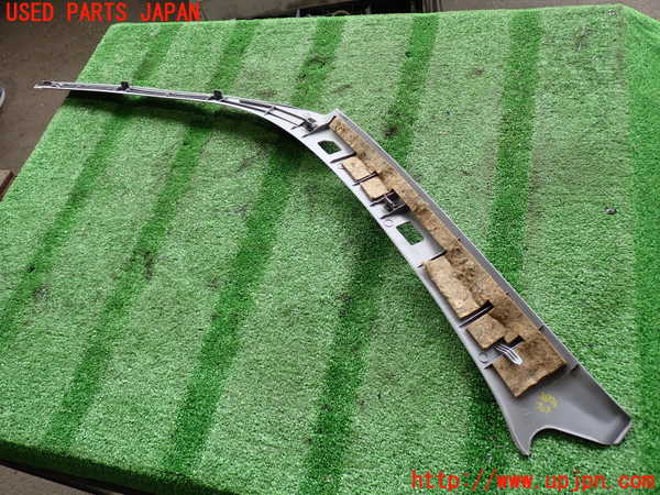 2UPJ-9238967655]ハイラックスサーフ(RZN185W)右フロントピラートリム 中古_4