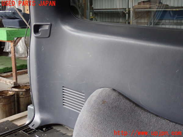 2UPJ-9238967680]ハイラックスサーフ(RZN185W)左リアピラートリム 中古_4