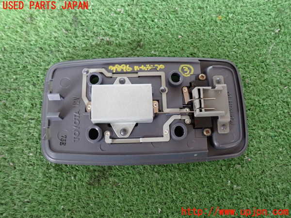 2UPJ-9238966413]ハイラックスサーフ(RZN185W)ルームランプ3 (ラゲッジ真中) 中古_2