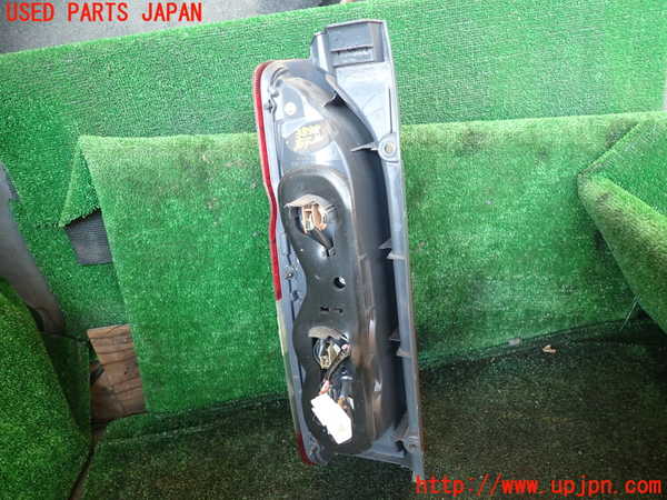 1UPJ-9238981530]レジアスエース(ハイエース200系)(GDH206V)右テールランプ 中古_3