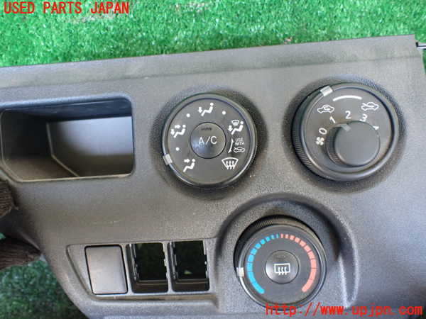 1UPJ-9238986066]レジアスエース(ハイエース200系)(GDH206V)エアコンスイッチ1 中古_2