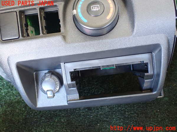 1UPJ-9238986066]レジアスエース(ハイエース200系)(GDH206V)エアコンスイッチ1 中古_3