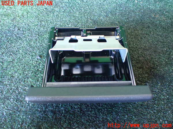 1UPJ-9238987821]レジアスエース(ハイエース200系)(GDH206V)灰皿1 中古_2