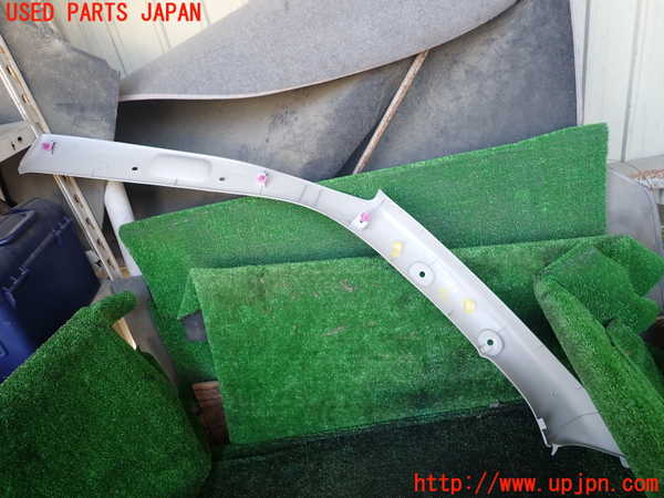 1UPJ-9238987655]レジアスエース(ハイエース200系)(GDH206V)右フロントピラートリム 中古_4