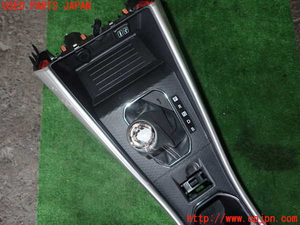 1UPJ-9238997540]ライズ(RAIZE) ハイブリッド(A202A)センターコンソール 中古_4