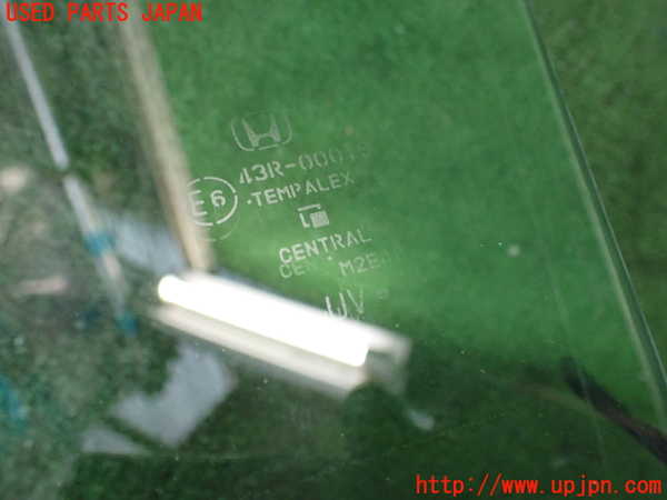 2UPJ-9239001238]ヴェゼル ハイブリッド(e：HEV)(RV5)右前ドアガラス 中古 CENTRAL M2E48_2