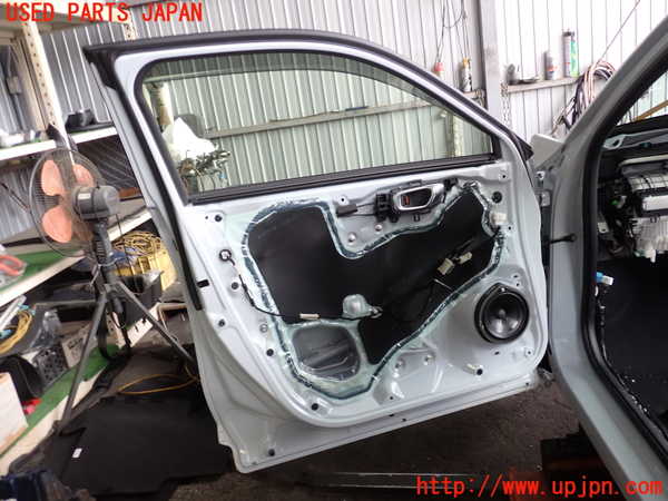 2UPJ-9239001260]ヴェゼル ハイブリッド(e：HEV)(RV5)左前ドア 中古 CENTRAL M2E48_5