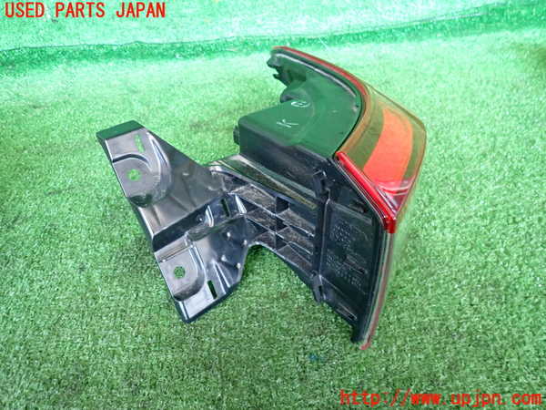 2UPJ-9239001530]ヴェゼル ハイブリッド(e：HEV)(RV5)右テールランプ 中古_2