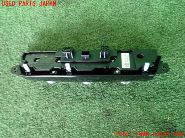 2UPJ-9239006066]ヴェゼル ハイブリッド(e：HEV)(RV5)エアコンスイッチ1 中古_2