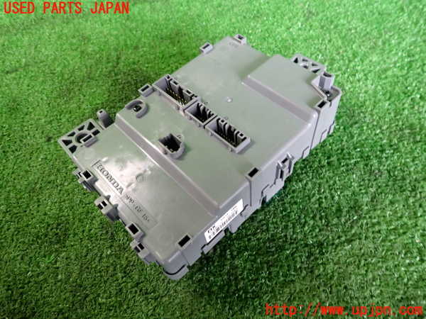 2UPJ-9239006742]ヴェゼル ハイブリッド(e：HEV)(RV5)ヒューズボックス2(室内運転席側) 中古_2