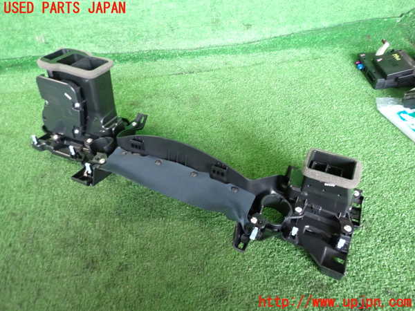 2UPJ-9239007526]ヴェゼル ハイブリッド(e：HEV)(RV5)エアコン吹き出し口1(右) 中古_3