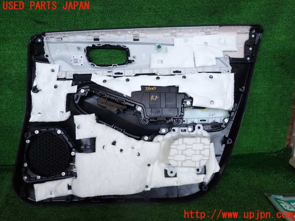 2UPJ-9239001264]ヴェゼル ハイブリッド(e：HEV)(RV5)左前ドア内張り 中古_3