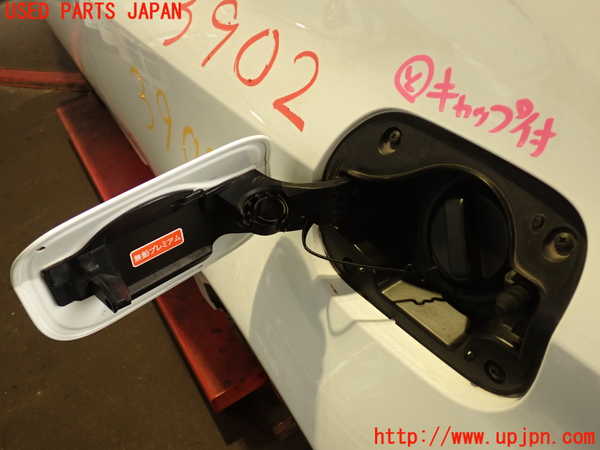 2UPJ-9239021690]レクサス・RC F(USC10)フューエルリッド 中古_4