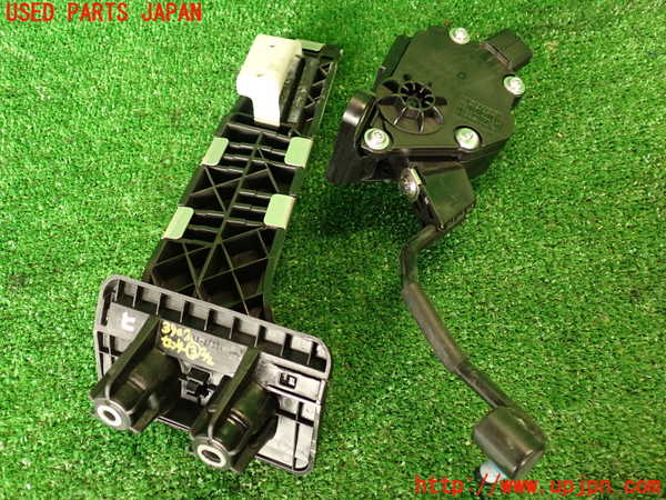 2UPJ-9239026383]レクサス・RC F(USC10)センサー3 (アクセルペダル) 中古_2