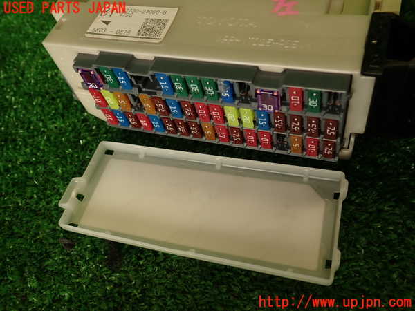 2UPJ-9239026743]レクサス・RC F(USC10)ヒューズボックス3 中古_4