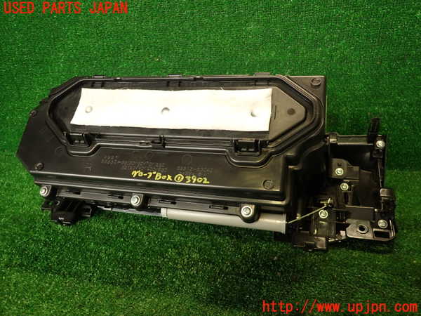 2UPJ-9239027516]レクサス・RC F(USC10)グローブボックス1 中古_5