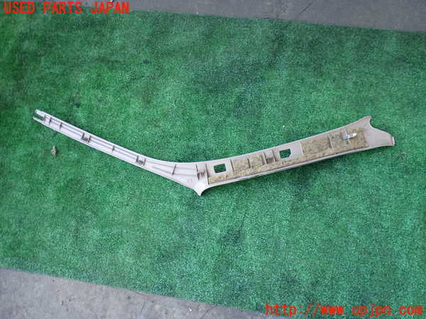 2UPJ-9239037660]ハイラックスサーフ(RZN185W)左フロントピラートリム 中古_2