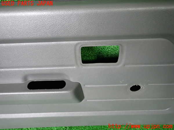 1UPJ-9239051264]ジムニー(JA22W)左前ドア内張り 中古_2