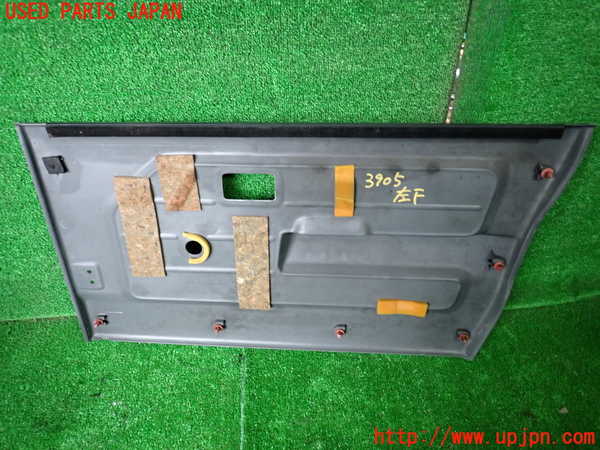 1UPJ-9239051264]ジムニー(JA22W)左前ドア内張り 中古_3