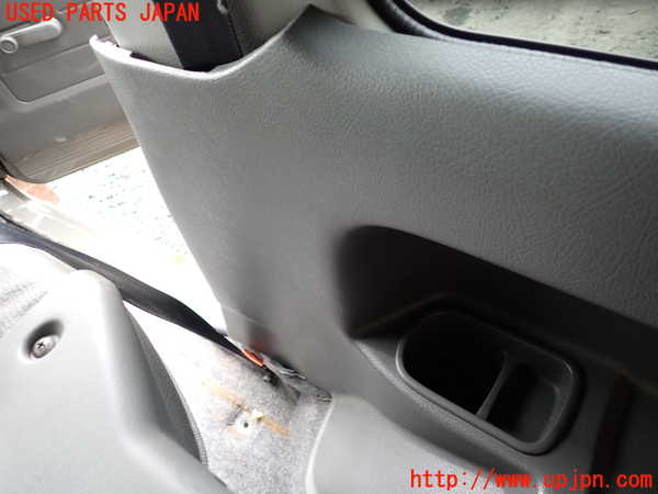 1UPJ-9239057675]ジムニー(JA22W)右リアピラートリム 中古_3