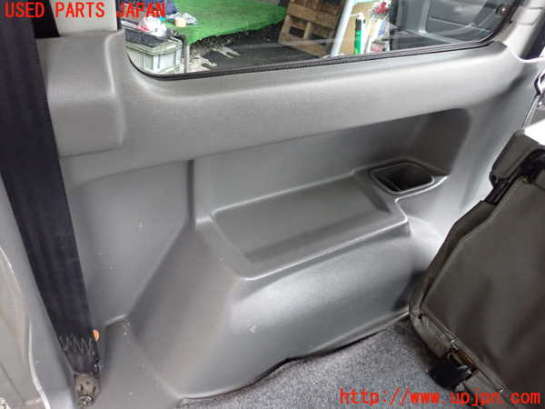 1UPJ-9239057680]ジムニー(JA22W)左リアピラートリム 中古_3