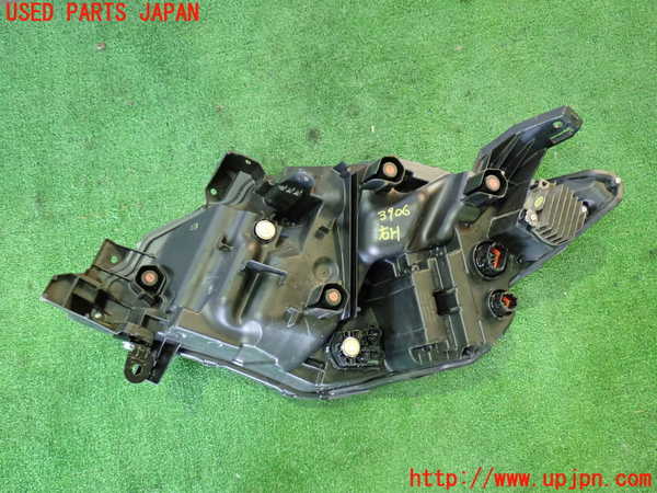 1UPJ-9239061130]セレナ e-POWER(GFC28)右ヘッドライト LED 中古_2