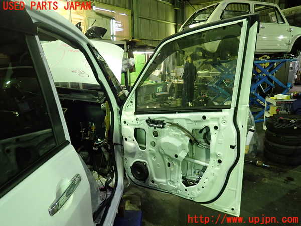 1UPJ-9239061230]セレナ e-POWER(GFC28)右前ドア ジャンク AGC M2H3 43R-00033_5