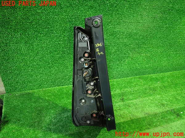 1UPJ-9239061530]セレナ e-POWER(GFC28)右テールランプ 中古_2