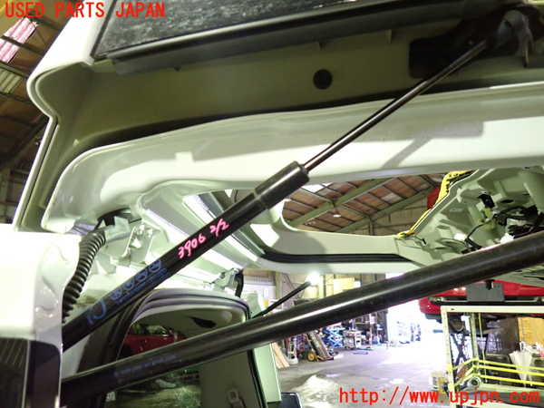 1UPJ-9239061586]セレナ e-POWER(GFC28)バックドアガラスダンパー 中古_2