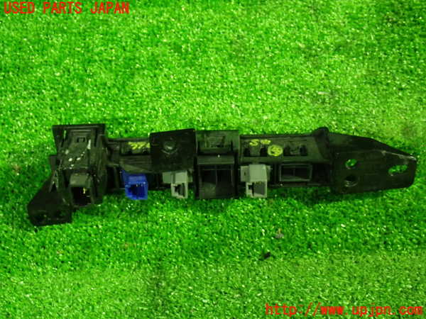 1UPJ-9239066309]セレナ e-POWER(GFC28)スイッチ4(AC ON スライドドア開閉等) 中古_2