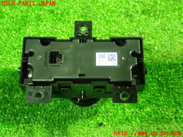 1UPJ-9239066310]セレナ e-POWER(GFC28)スイッチ5(メディアボリューム、電源) 中古_2