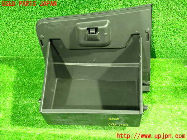 1UPJ-9239067516]セレナ e-POWER(GFC28)グローブボックス1 中古_2