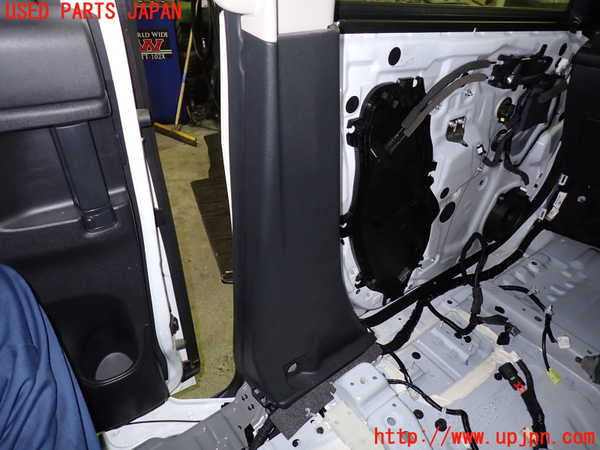 1UPJ-9239067670]セレナ e-POWER(GFC28)左センターピラートリム 中古_3