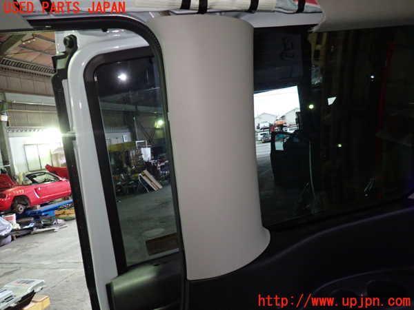 1UPJ-9239067675]セレナ e-POWER(GFC28)右リアピラートリム 中古_2