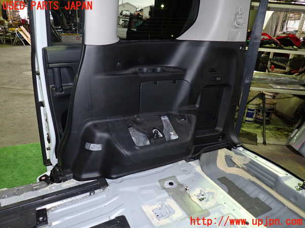 1UPJ-9239067675]セレナ e-POWER(GFC28)右リアピラートリム 中古_4