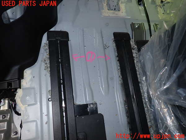 1UPJ-9239067496]セレナ e-POWER(GFC28)シートレール①1 中古_2