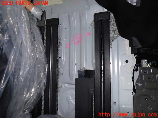 1UPJ-9239067497]セレナ e-POWER(GFC28)シートレール②2 中古_2